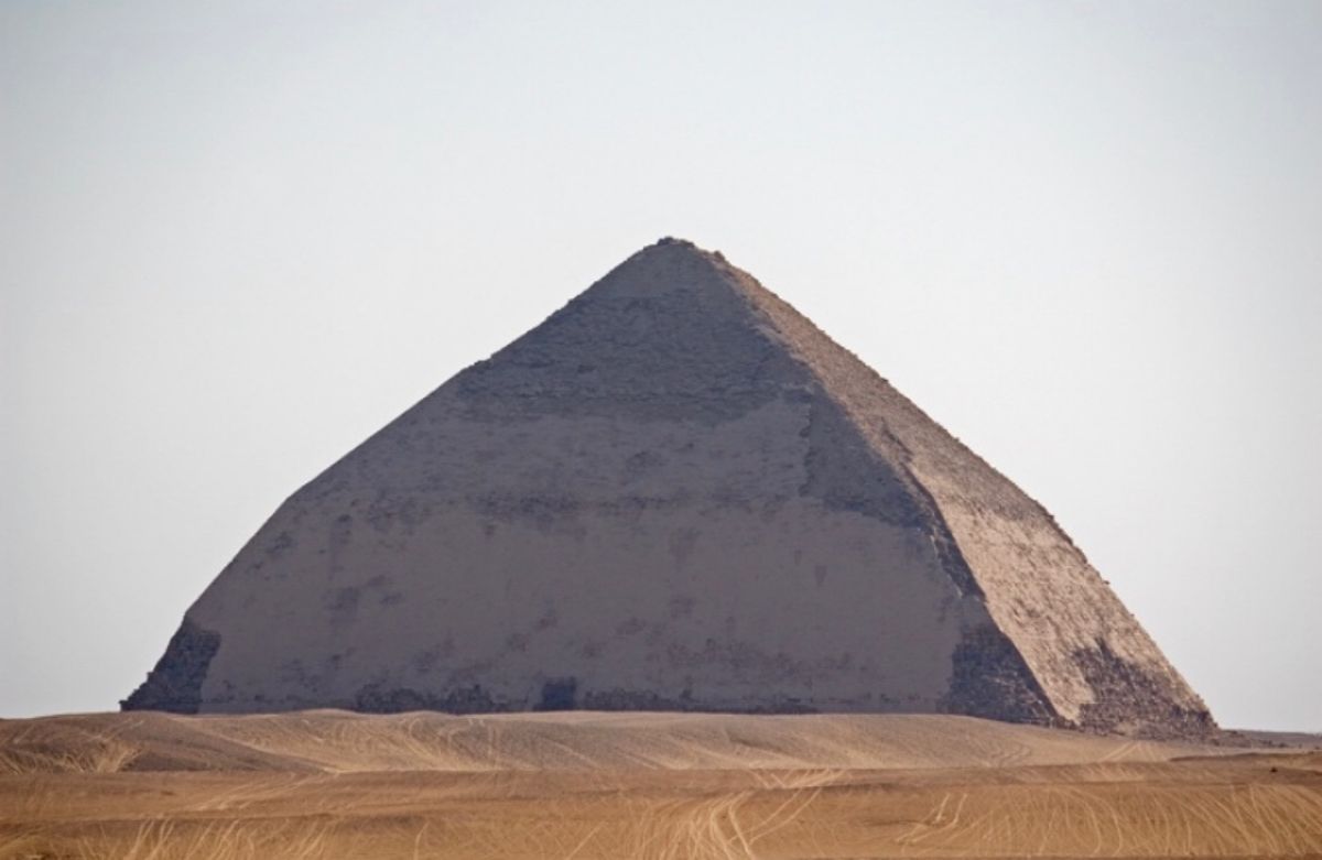 ●ダハシュール　赤のピラミッド（世界遺産）
●ダハシュール　屈折ピラミッド...