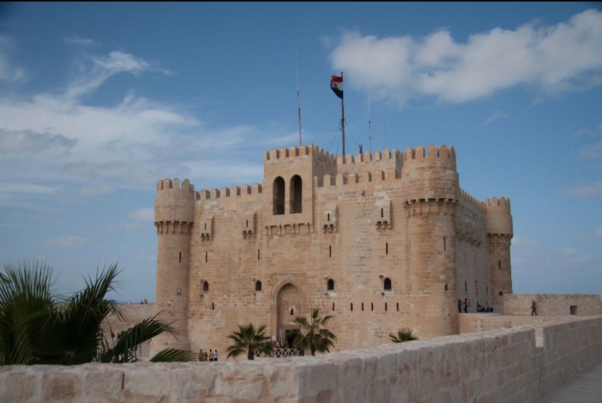 エジプト
●アレキサンドリア　カイトベイ要塞
●エジプト考古学博物館の池に...