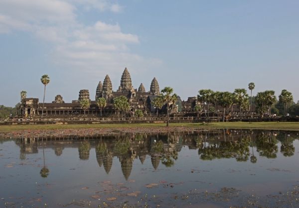 カンボジア・シェムリアップ「カンボジア遠征」の写真：●アンコール・ワットの全景（世界遺産）
...