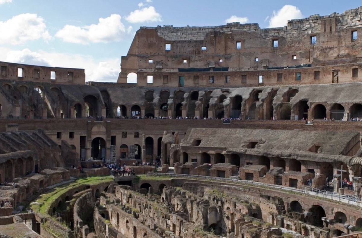 ●本当はイタリアではなく、ヴァチカン市国のサン・ピエトロ大聖堂の夜景（世界...