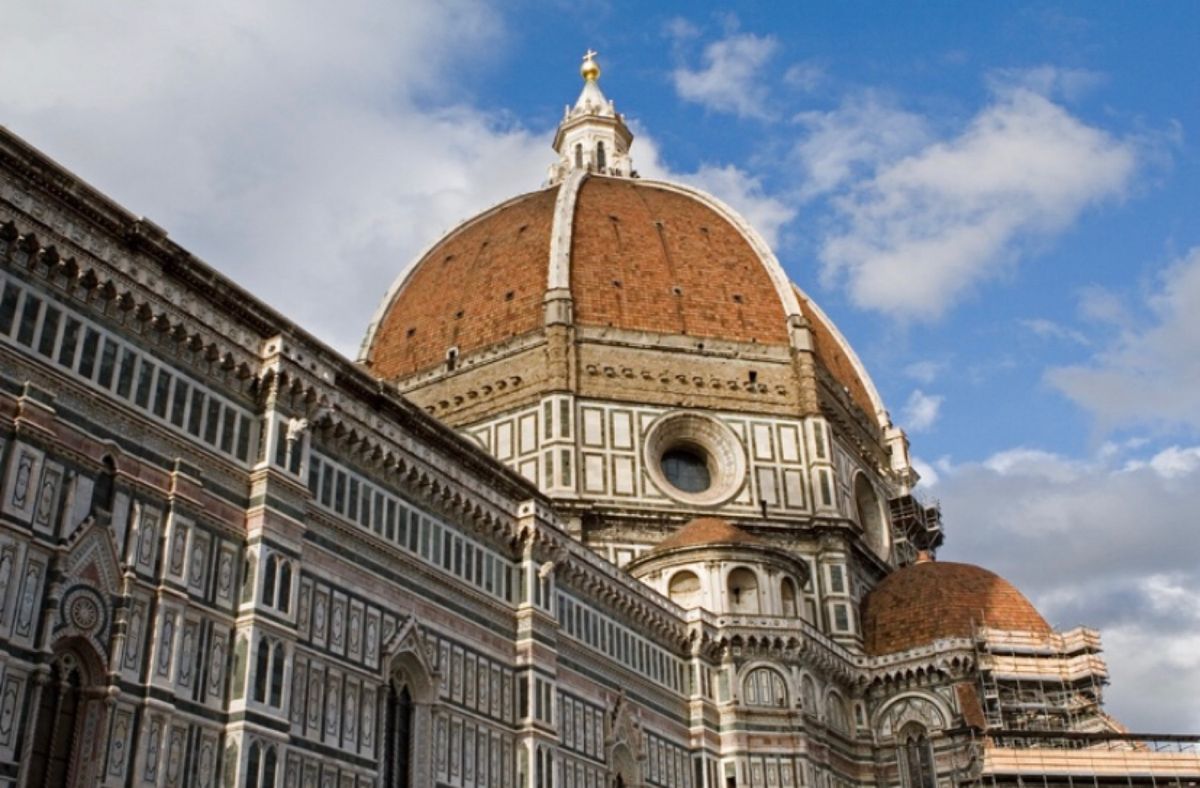 ●本当はイタリアではなく、ヴァチカン市国のサン・ピエトロ大聖堂の夜景（世界...