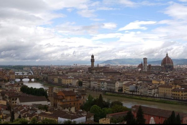 イタリア・ローマ「憧れのイタリア遠征　カエサルを偲んで」の写真：●フィレンツェ全景（世界遺産）
●フィレ...