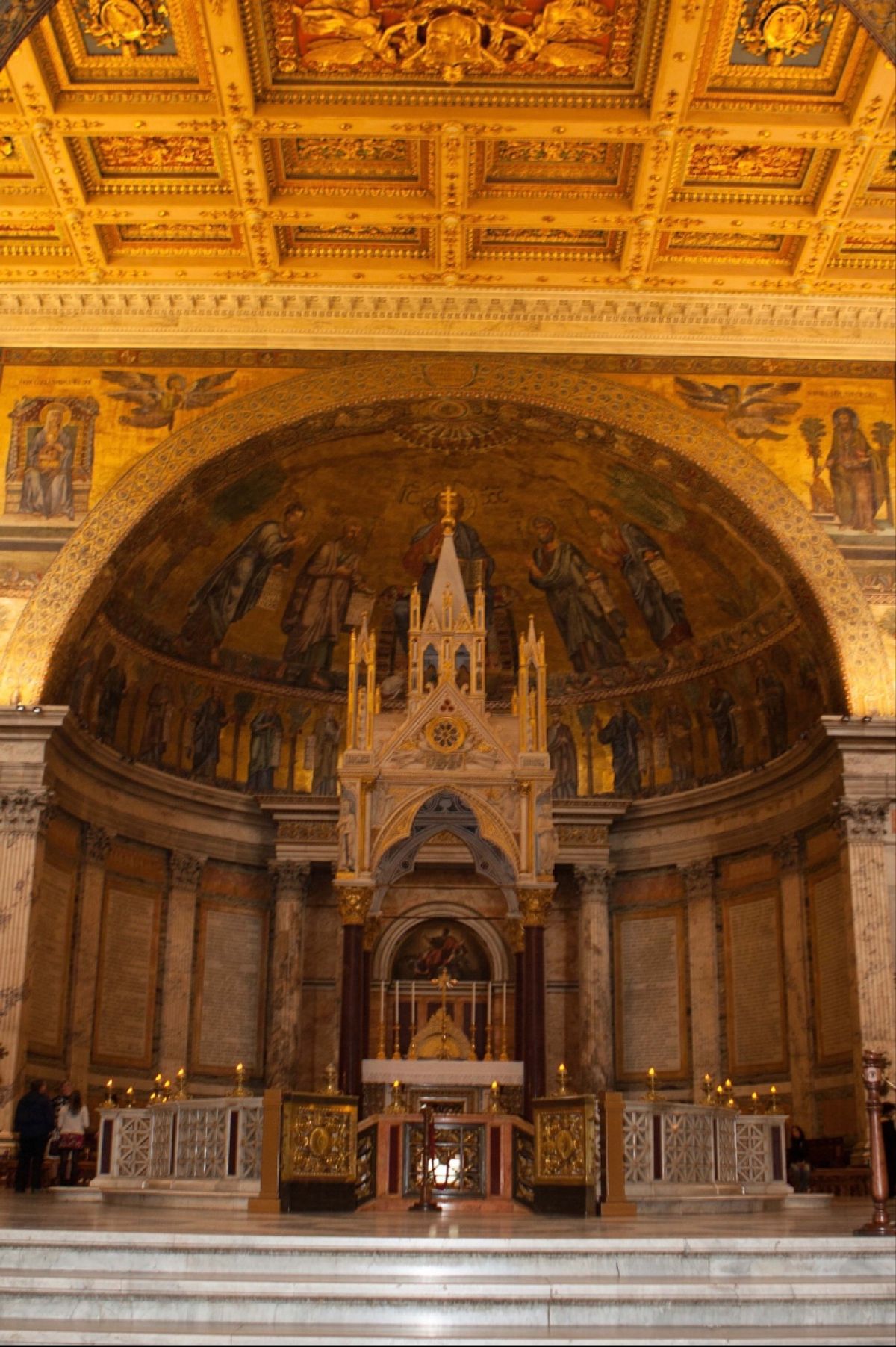イタリア　ローマ
●サン・パオロ・フォーリ・レ・ムーレ教会（世界遺産）の祭...