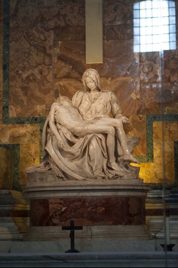 イタリア・ローマ「憧れのイタリア遠征　カエサルを偲んで」の写真：ヴァチカン
●サン・ピエトロ大聖堂の「ピ...