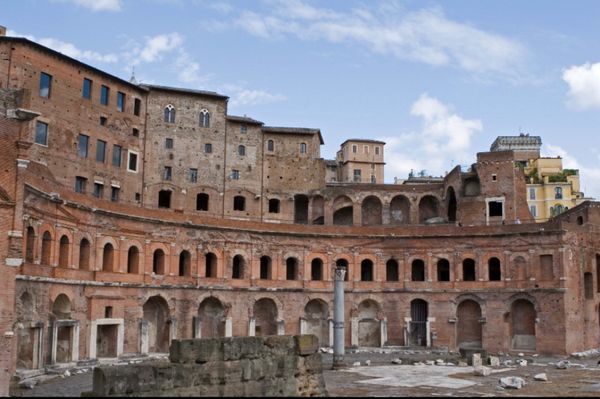 イタリア・ローマ「憧れのイタリア遠征　カエサルを偲んで」の写真：●ローマ　トラヤヌス帝の市場（世界遺産）...