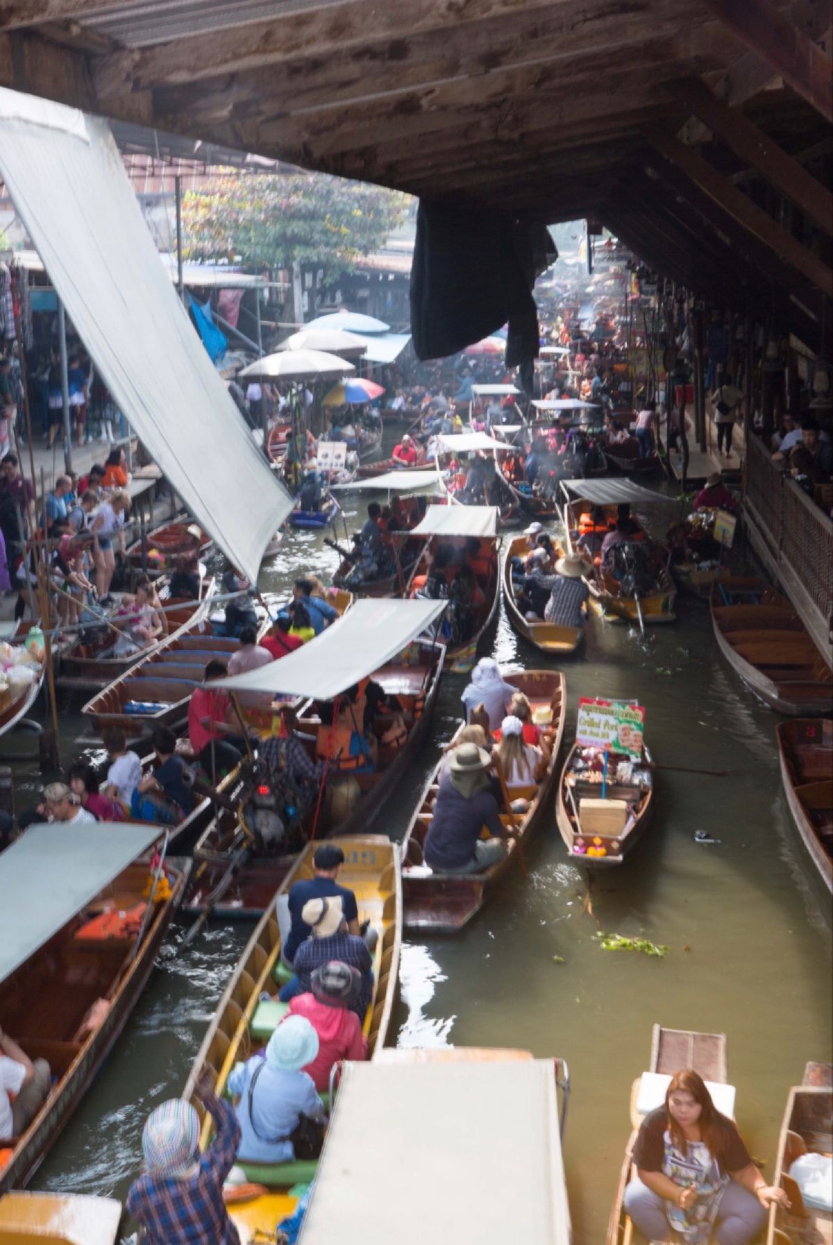 バンコク
●ワット・ポー
●ワット・ポーの涅槃仏
●街路樹のリス
アムパワ...