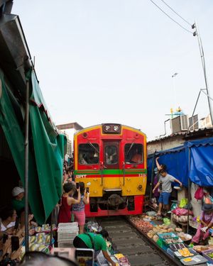 ●メークローン鉄道マーケット
●アムパワー水上マーケット
●アユタヤ　ワッ...