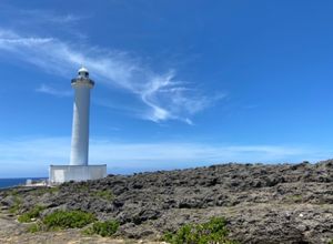 ●残波岬の灯台
●残波岬
●フクギ並木から望む伊江島

早く沖縄に移住したい！！