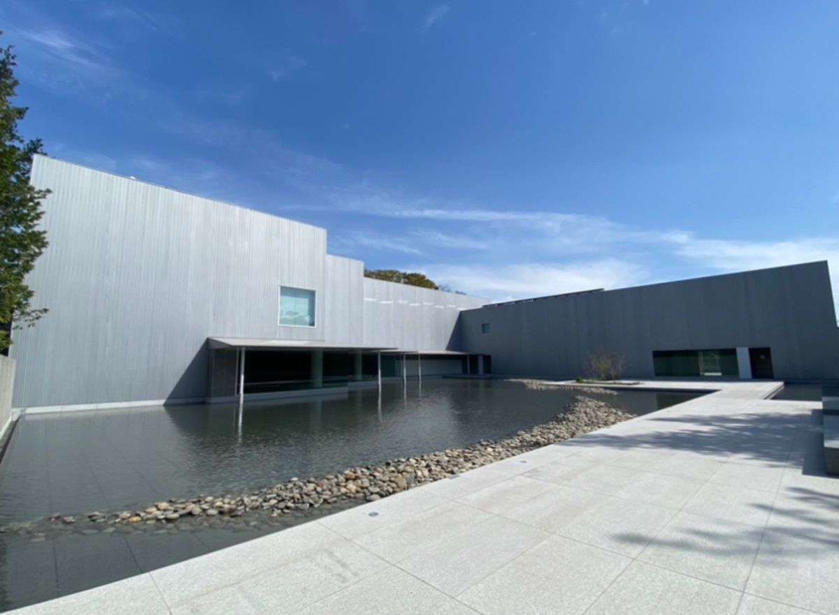 ●長野県立美術館
●東山魁夷館に「緑響く」が展示されている
●お土産に買っ...