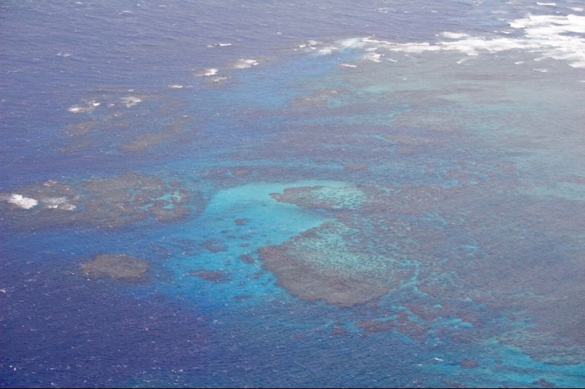 宮古島
●東平安名崎の灯台
●機上から見た宮古島の海
●砂山ビーチ
●砂山...