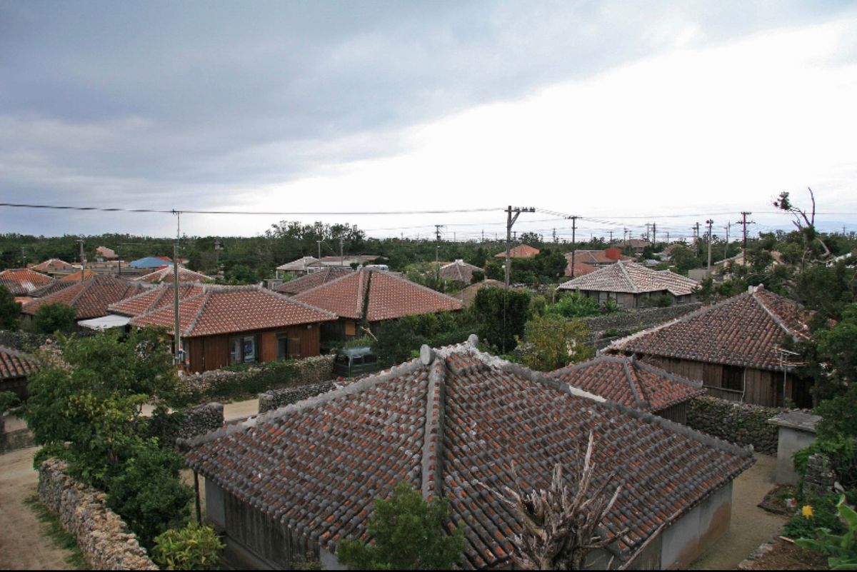 八重山列島
●竹富島　コンドイビーチ
●竹富島　ブーゲンビリアと牛車
●竹...