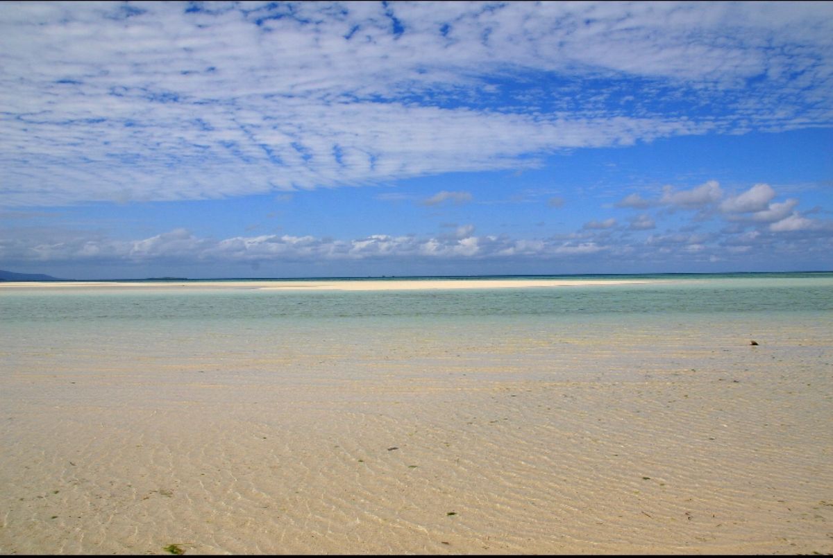 八重山列島
●竹富島　コンドイビーチ
●竹富島　ブーゲンビリアと牛車
●竹...