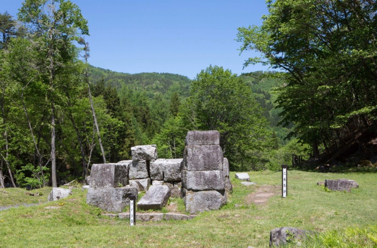 岩手県釜石市
●板野鉄鉱山一番高炉跡（世界遺産）
●板野鉄鉱山一・ニ番高炉...