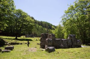 岩手県釜石市
●板野鉄鉱山一番高炉跡（世界遺産）
●板野鉄鉱山一・ニ番高炉...