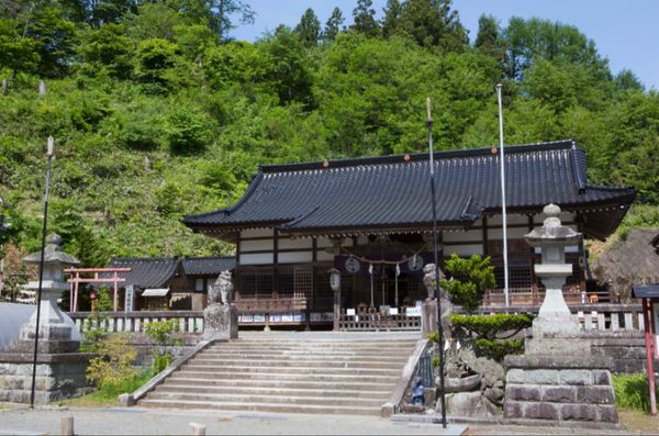 日本・岩手県「河童を探しに遠野へ」の写真：遠野
●ホテルの近くにあった南部神社
●...