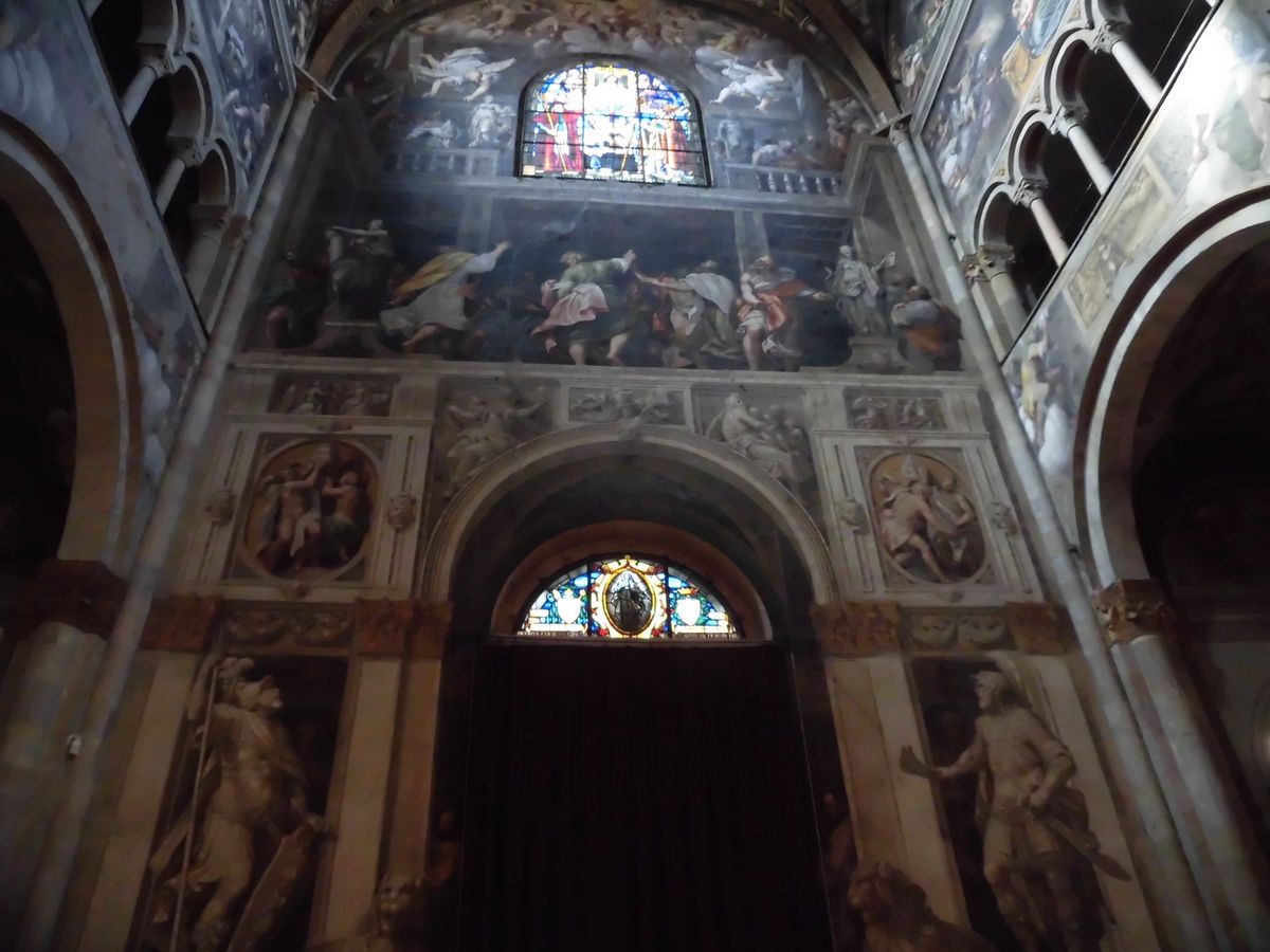 パルマの大聖堂
外観はすっきりしたロマネスクなのに中は入ってびっくりの装飾...