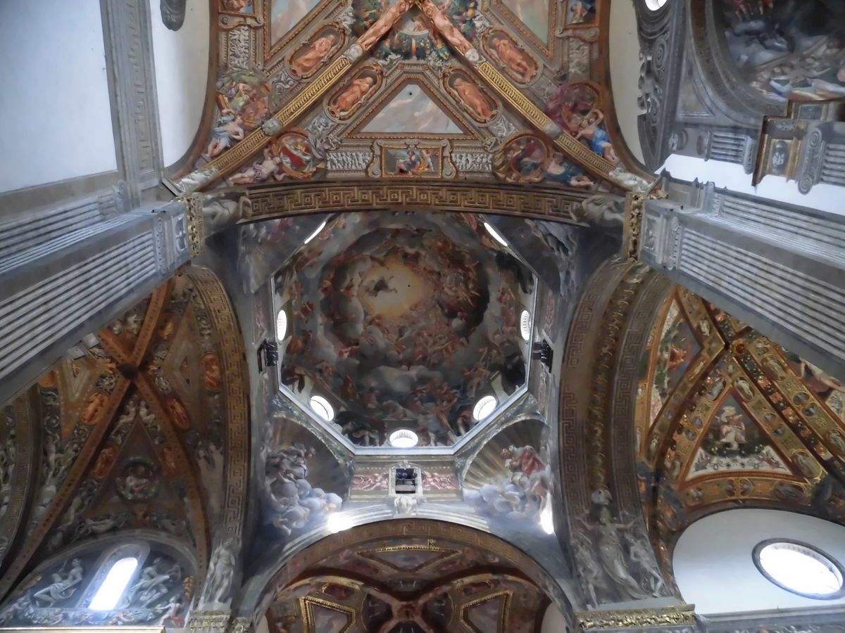 パルマの大聖堂
外観はすっきりしたロマネスクなのに中は入ってびっくりの装飾...