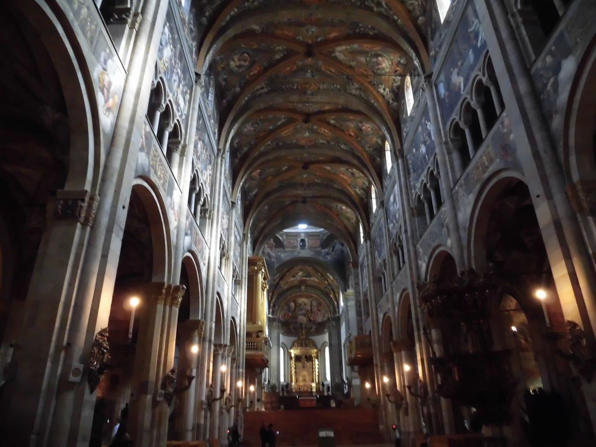 パルマの大聖堂
外観はすっきりしたロマネスクなのに中は入ってびっくりの装飾...