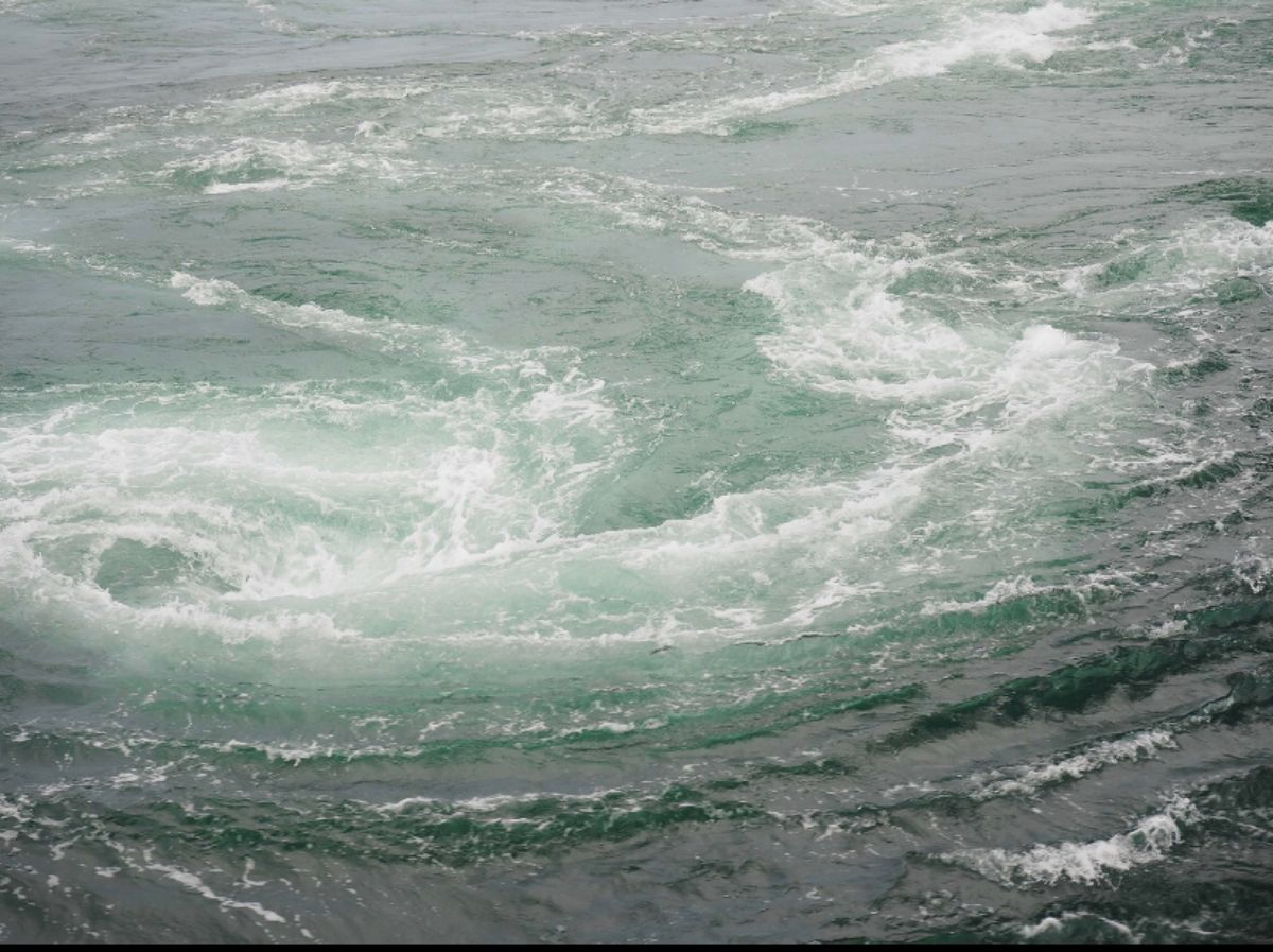 徳島県
●祖谷のかずら橋
●祖谷のかずら橋
●鳴門の渦潮
●鳴門の渦潮

...