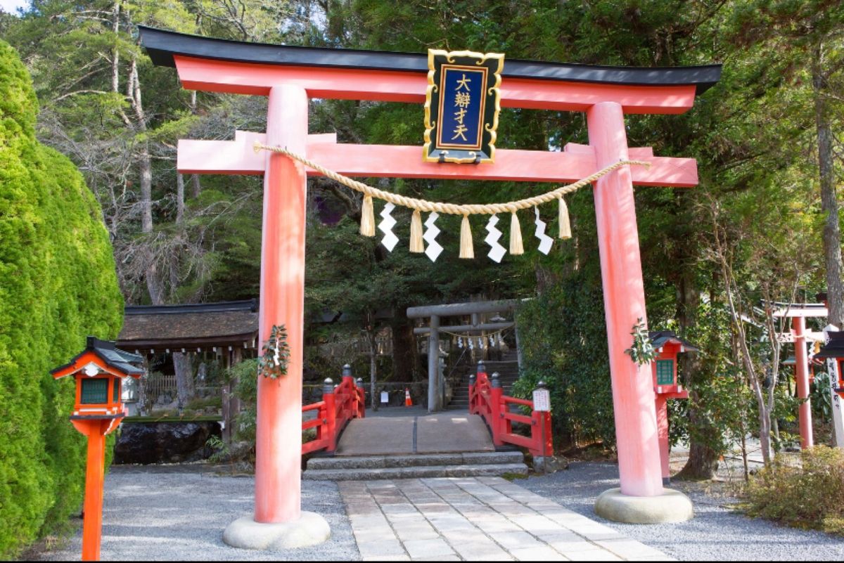 奈良県吉野郡天川村
●天河大辨財天社
●天河大辨財天社の手水の龍
奈良県明...