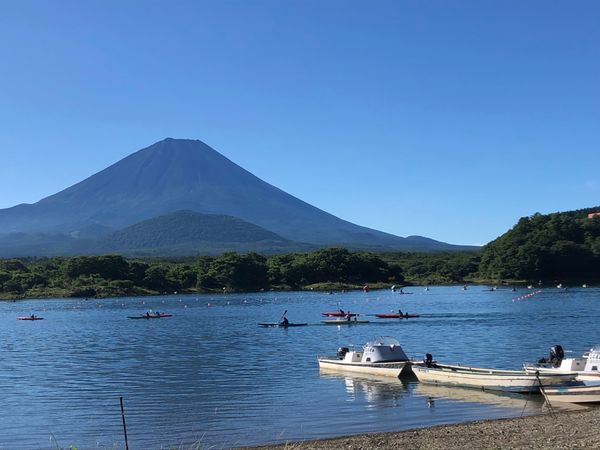 日本・山梨県「精進湖へ」の写真