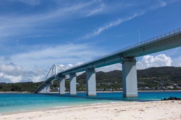 日本・沖縄県「沖縄」の写真：沖縄
●瀬底大橋
●瀬底島の海
●備瀬　...