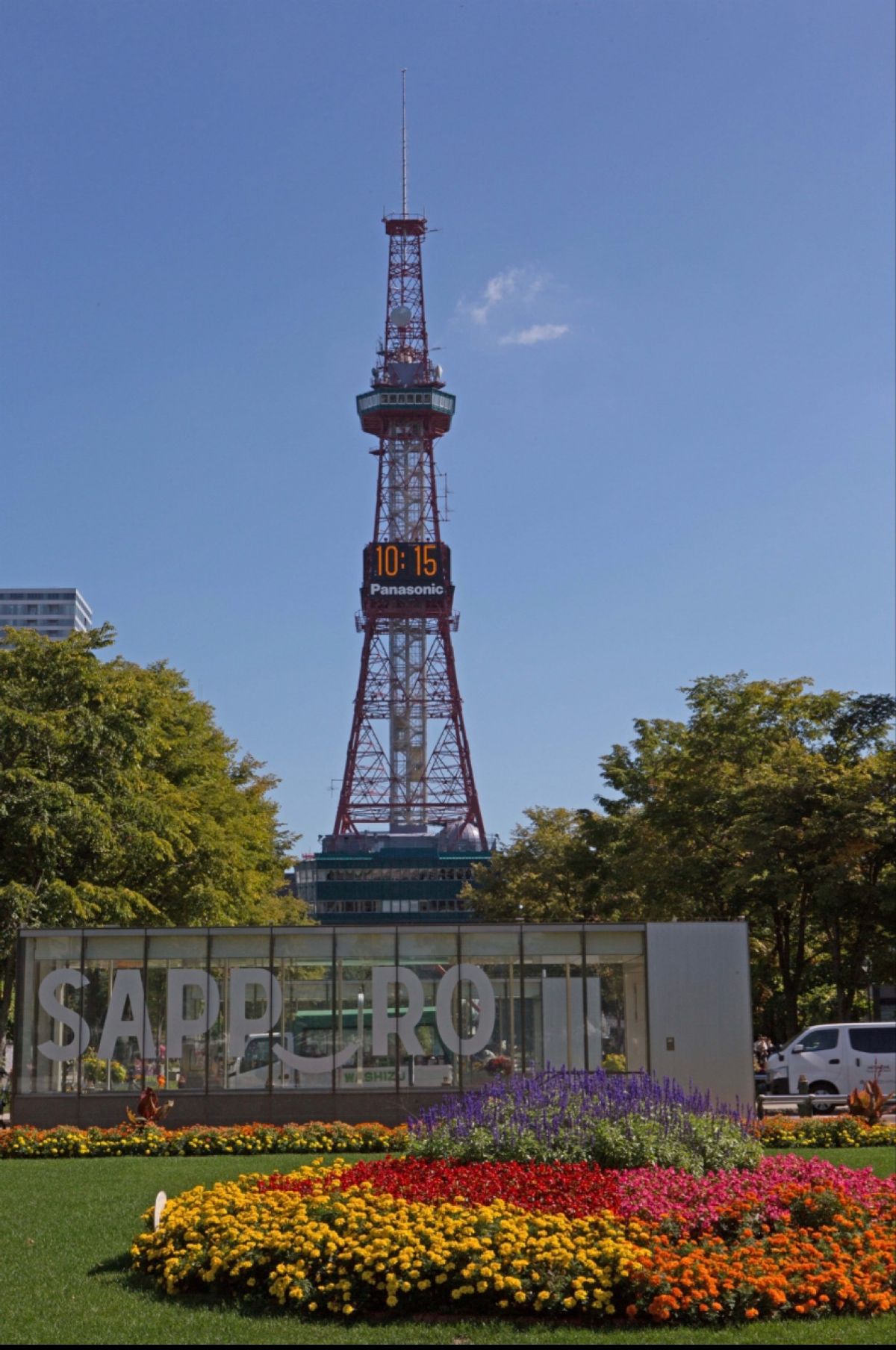 札幌
●時計台
●噴水とテレビ塔
●テレビ塔

札幌は、とても長い地下道が...