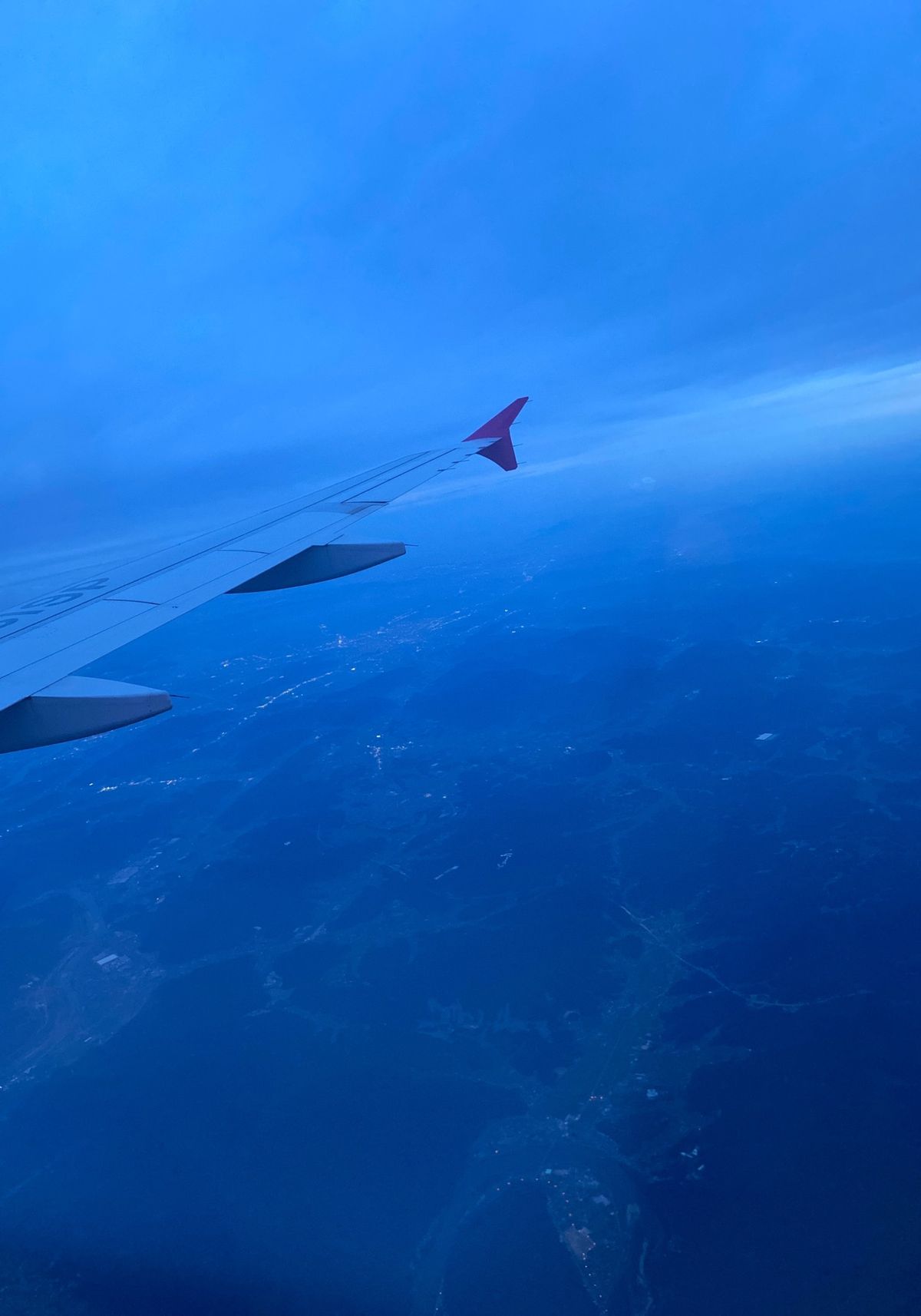 空港内にいる間に強めの雨が降ったものの、出発時には晴れてました。