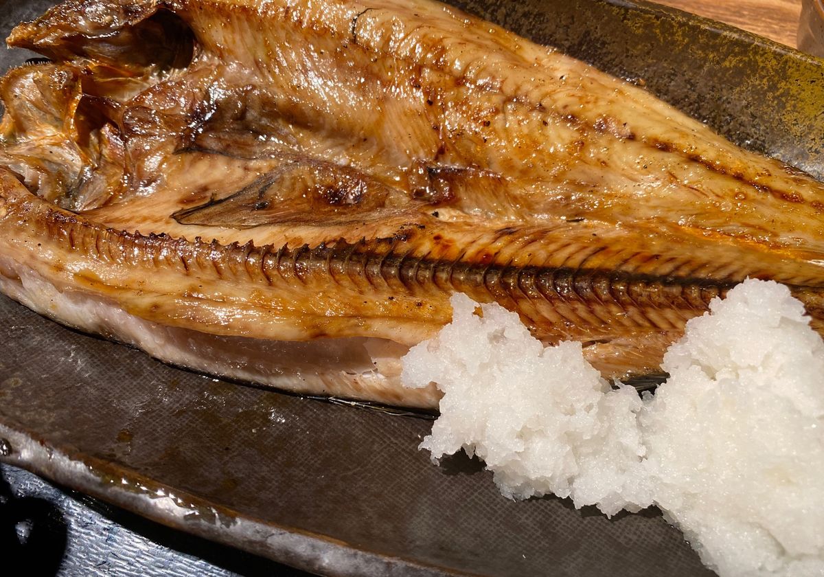 2日目の夜ご飯はでっかいほっけの一夜干し。
非常事態宣言の夜は早めに更けて...