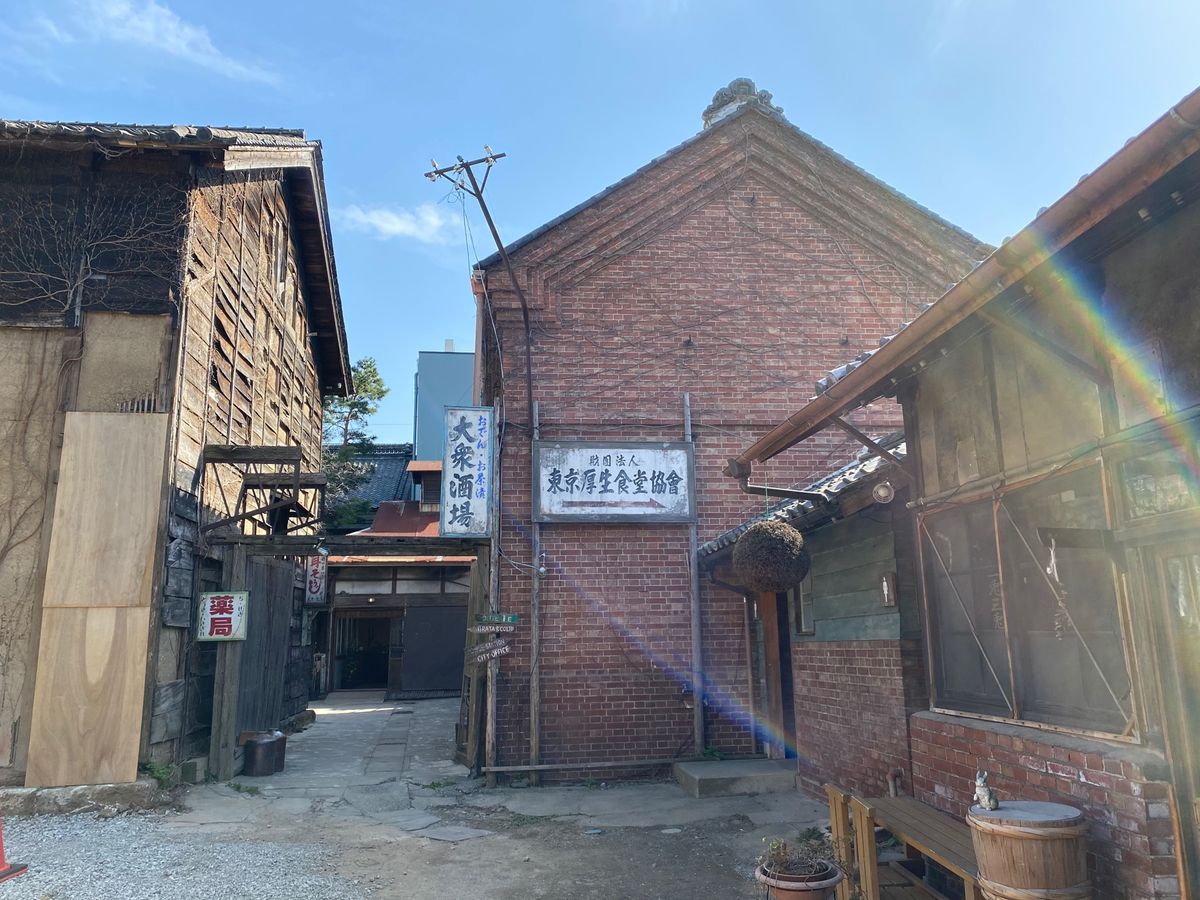 埼玉県深谷
●レトロな町並みの入り口
●古民家
●レトロな酒場
●梅の花
...