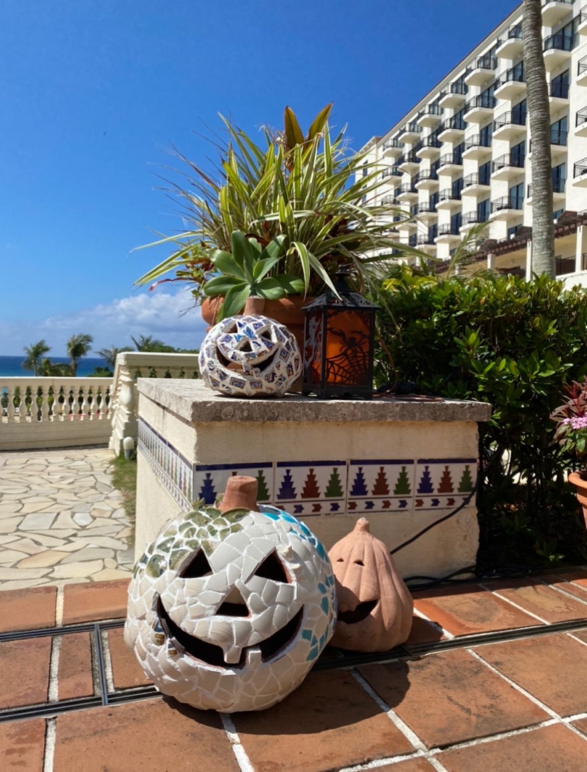 ホテル日航アリビラ
●ニライビーチ
●ハロウィンの飾り
●ハロウィンの飾り...