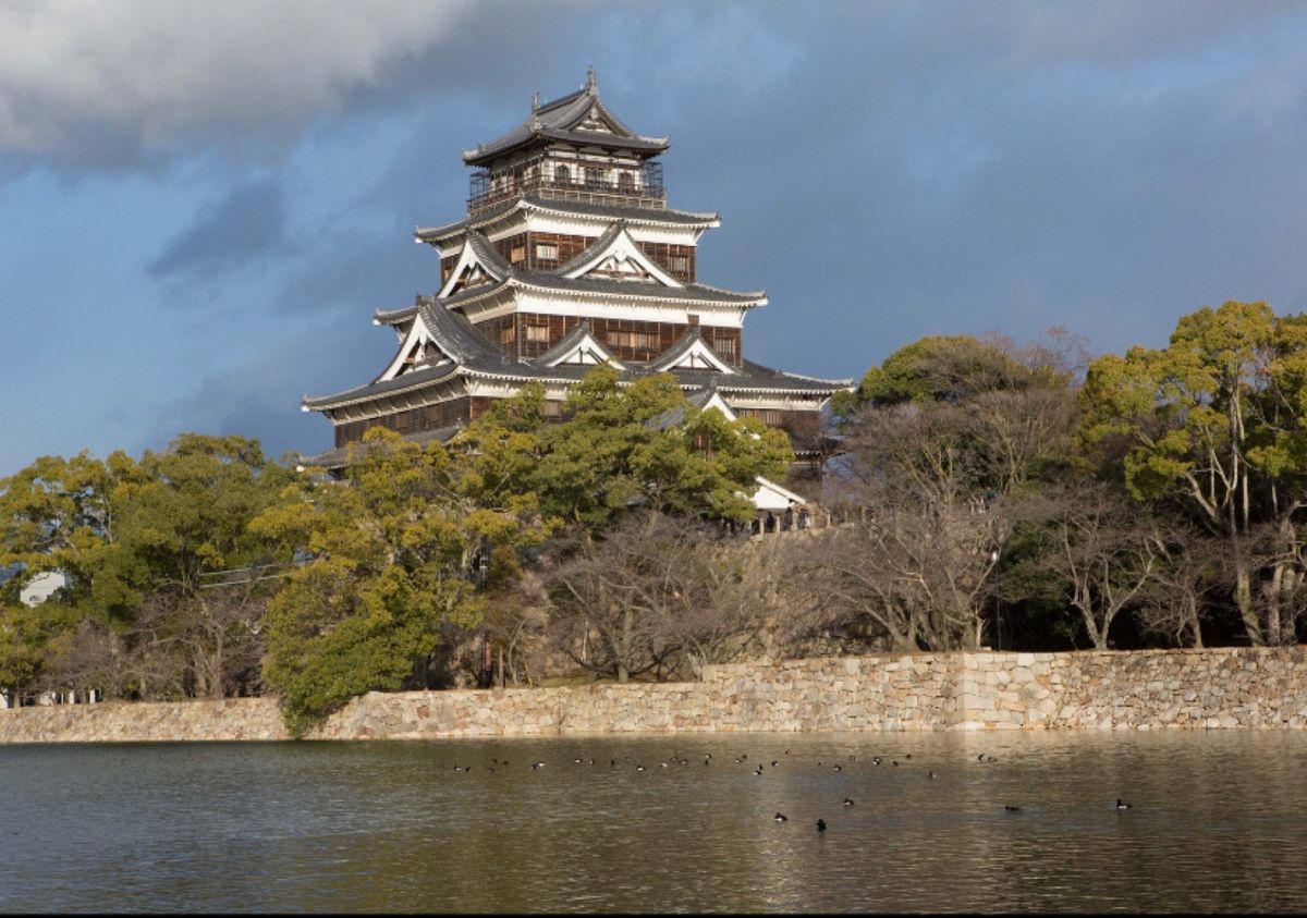 広島
●原爆ドーム
●広島城
●広島城　二の丸
●広島城

原爆ドームを見...