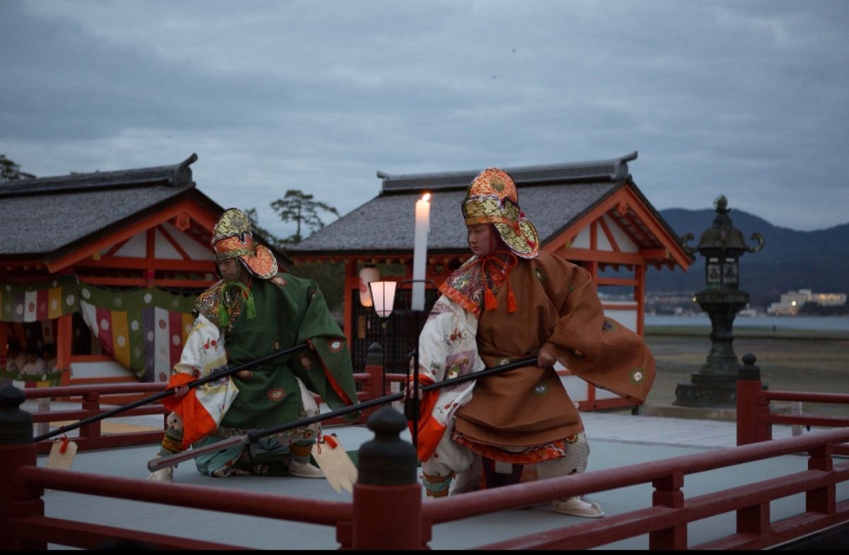 広島県宮島　厳島神社（世界遺産）
●宮神社と五重塔（世界遺産）
●大鳥居（...