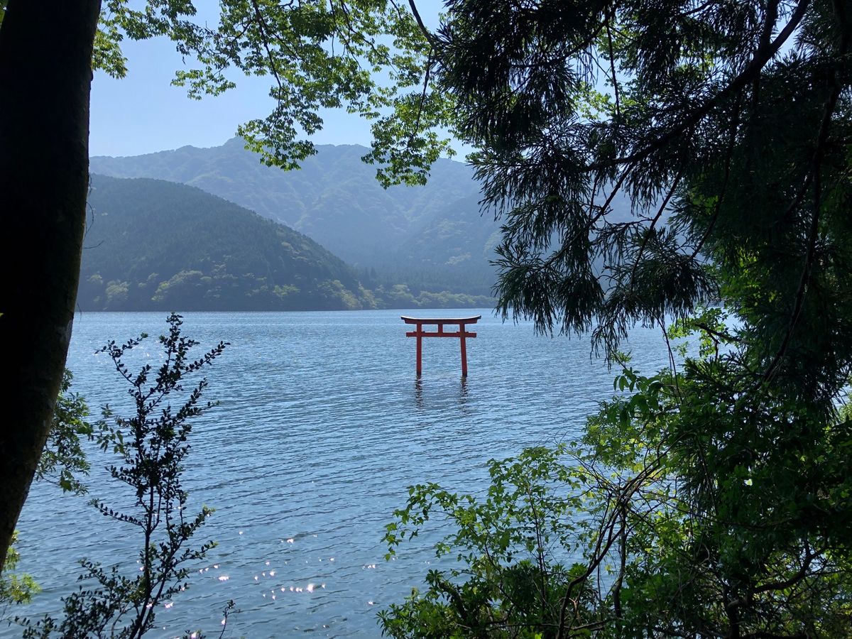 九頭龍神社と箱根神社に参拝。一泊目は部屋に露天風呂のある旅館に泊まりました。