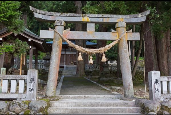 日本・五箇山「五箇山　　世界遺産をめぐる旅」の写真：五箇山
●上梨の白山宮
●白山宮の手水の...