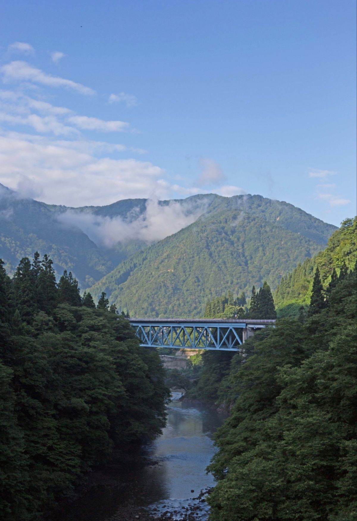 五箇山
●上梨の白山宮
●白山宮の手水の龍
●庄川にかかる鉄橋
●菅沼の田...