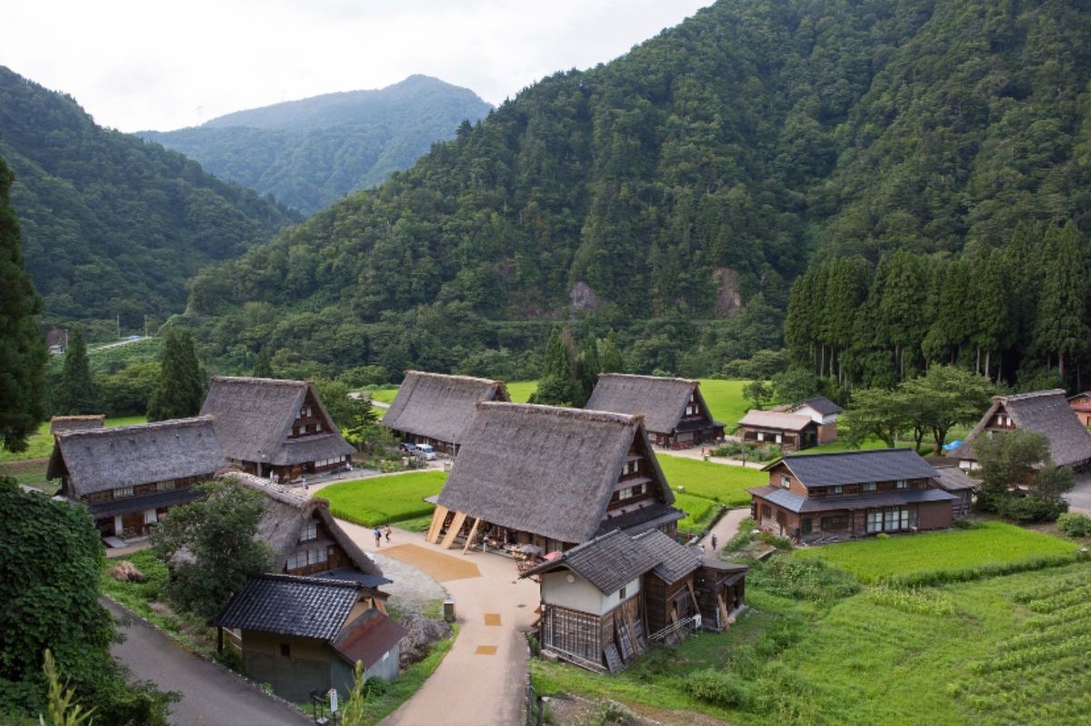 五箇山（世界遺産）
●菅沼の風景
●菅沼の集落
●合掌造りの屋根裏
●村上...