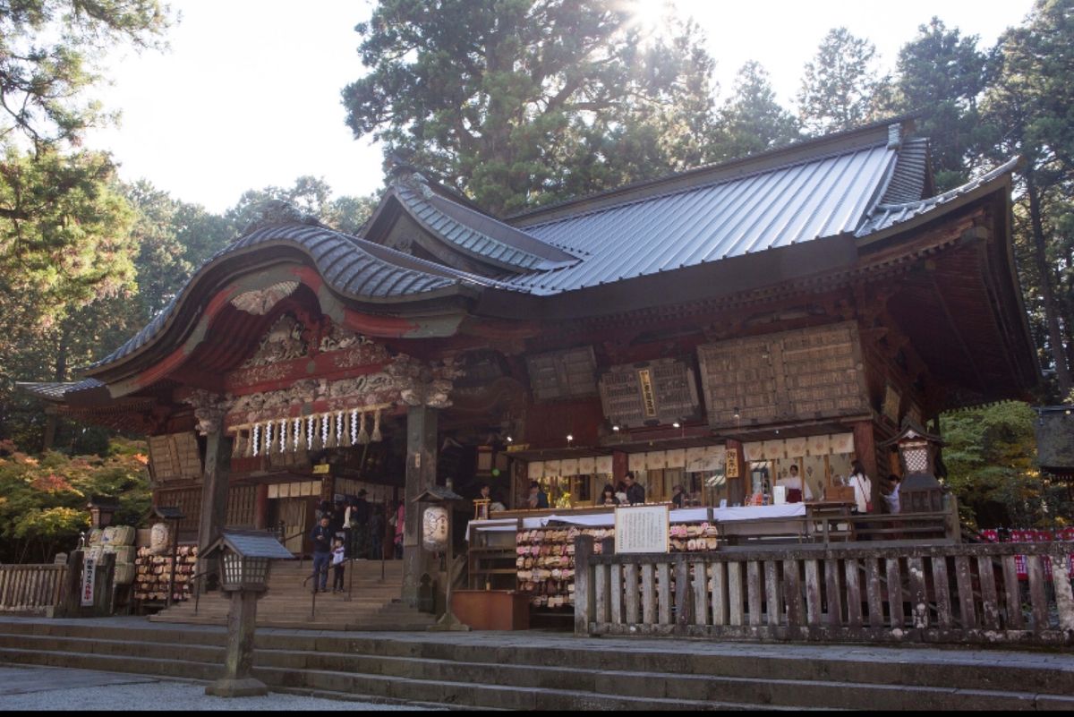 山梨県
●河口湖畔からみた夜明け前の富士山（世界遺産）
●忍野八海（世界遺...