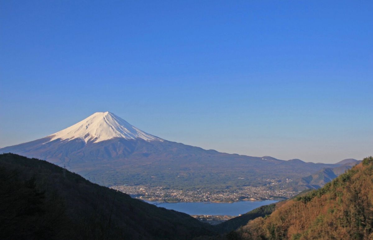 山梨県
●河口湖畔からみた夜明け前の富士山（世界遺産）
●忍野八海（世界遺...
