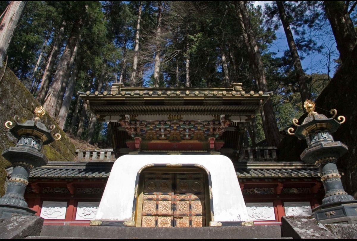 栃木県日光市
●大猷院　相の間と本殿（世界遺産）
●大猷院　皇嘉門（世界遺...
