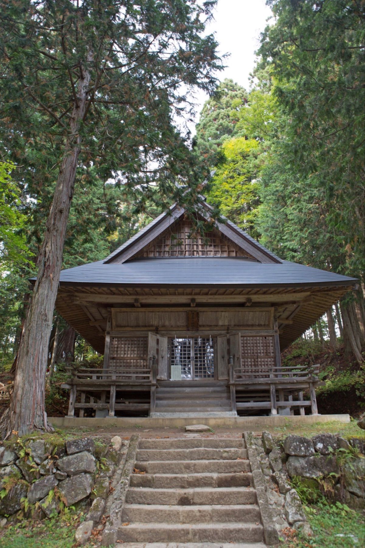 長野　戸隠
●戸隠神社　宝光社
●戸隠神社　火之御子社
●色づいた鏡池

...