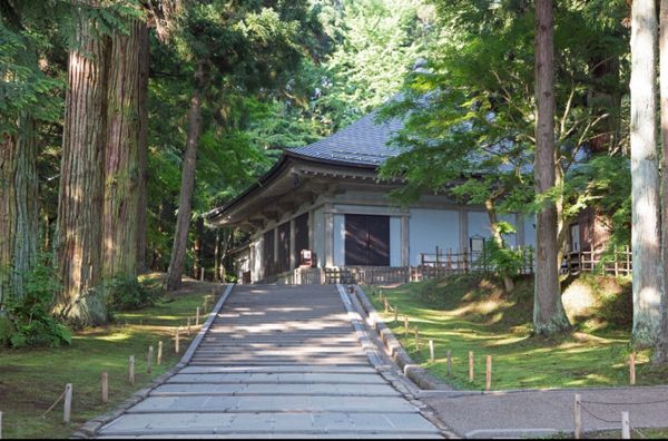 日本・岩手県「平泉　世界遺産をめぐる旅」の写真：平泉
中尊寺（世界遺産）
●新覆堂
●月...
