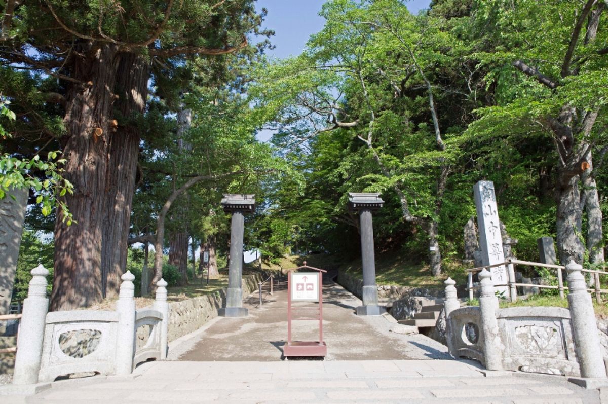 平泉
中尊寺（世界遺産）
●新覆堂
●月見坂入口
●本堂
●香炉

ポスタ...