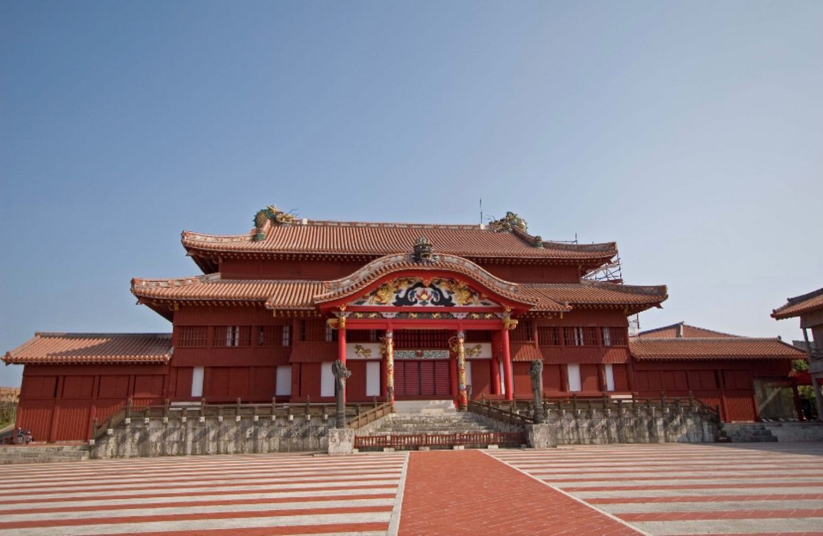 沖縄　那覇市
●首里城（世界遺産）
●首里城正殿（世界遺産）
●守礼門（守...