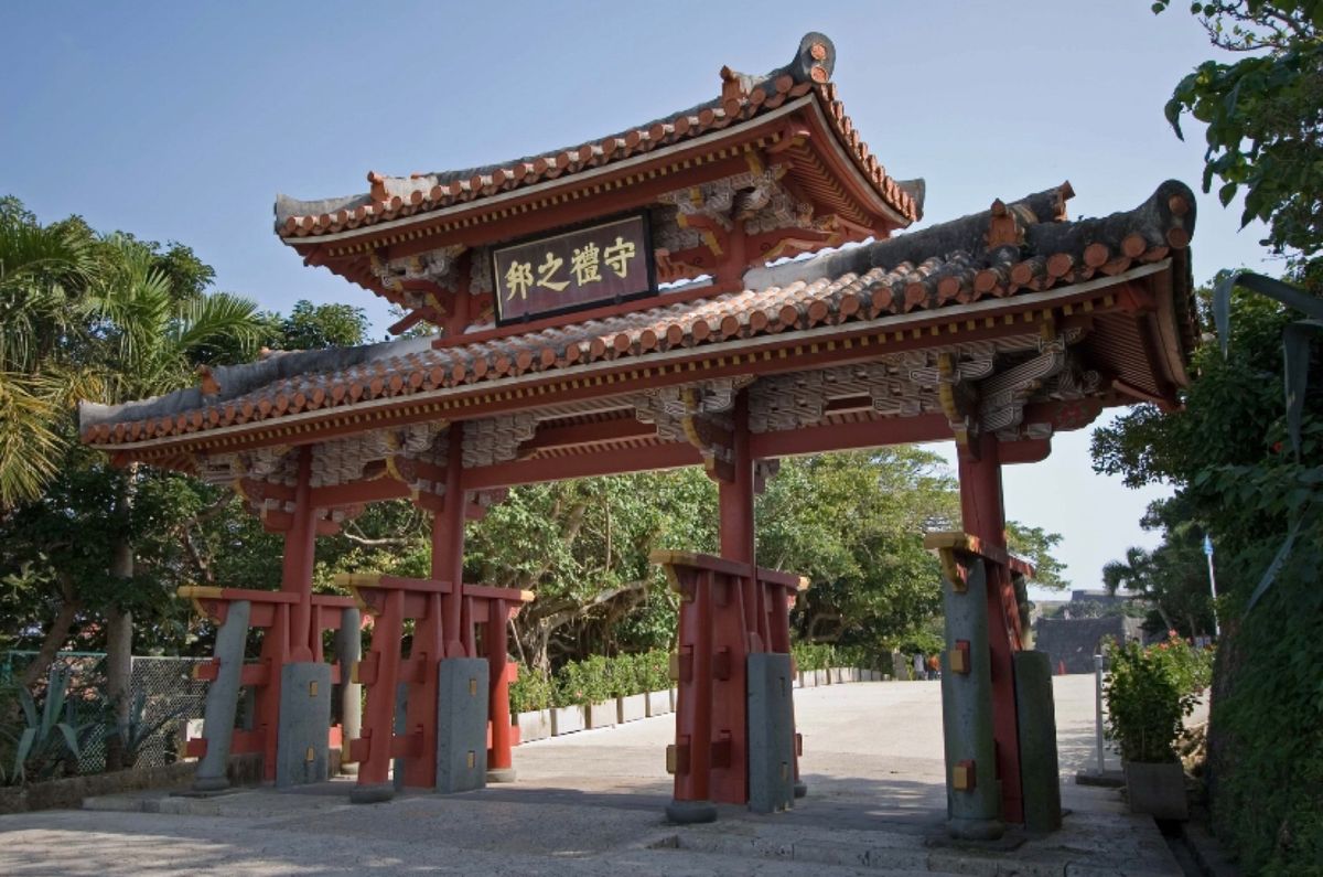 沖縄　那覇市
●首里城（世界遺産）
●首里城正殿（世界遺産）
●守礼門（守...