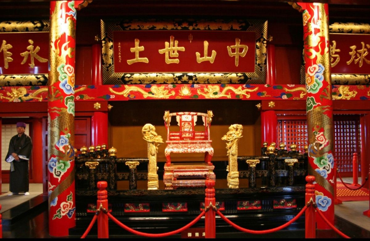 沖縄　那覇市
●首里城（世界遺産）
●首里城正殿（世界遺産）
●守礼門（守...