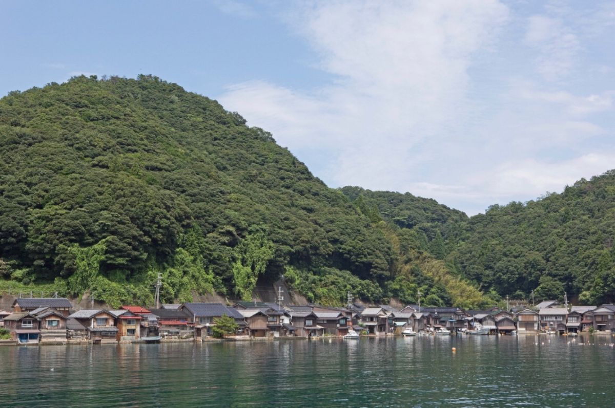 京都府与謝野軍
●伊根の船屋
●伊根の船屋
●伊根の空を悠々と飛ぶトンビ
...