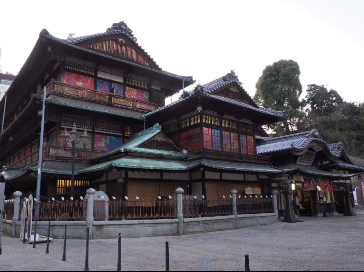 愛媛県
●道後温泉
●道後温泉
●坊ちゃんカラクリ時計
●坊ちゃん号

こ...