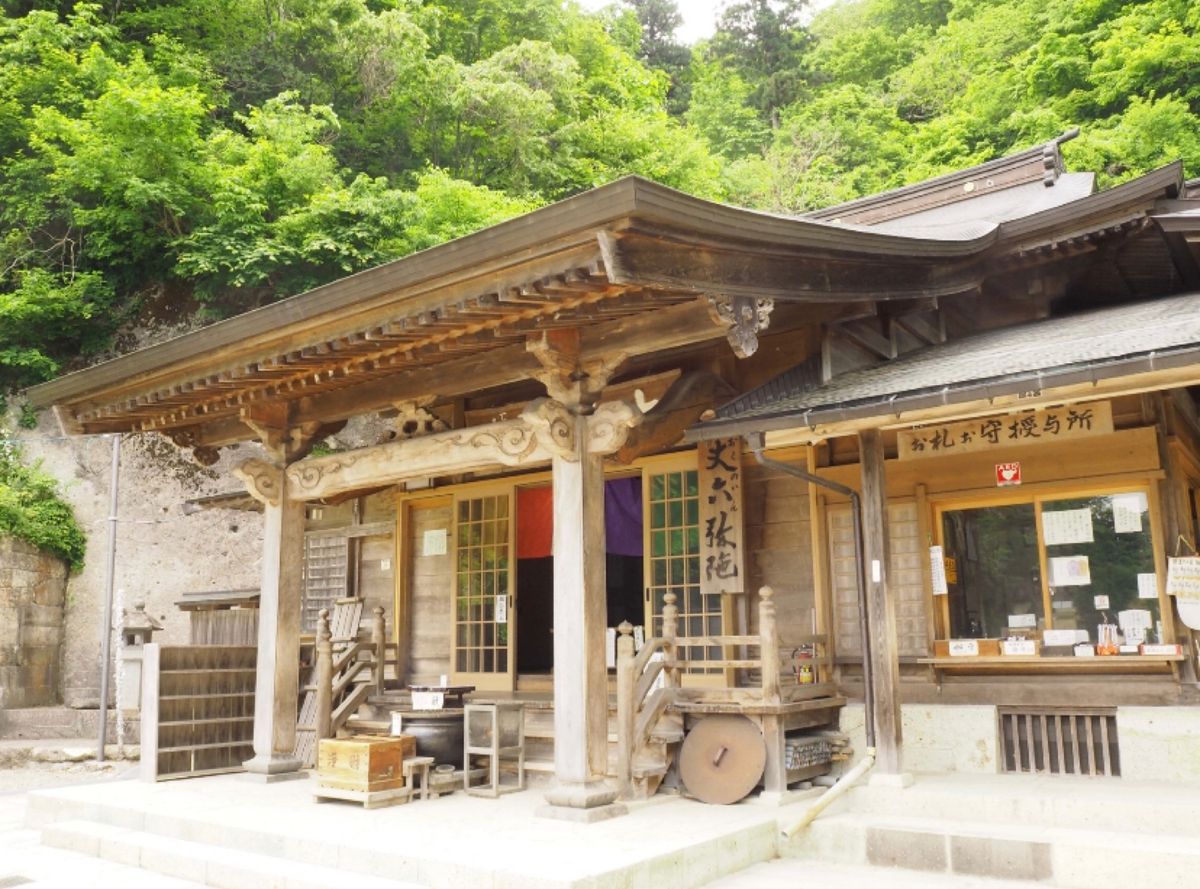 山形県
立石寺（山寺）
●立石寺の遠景
●立石寺　本堂
●立石寺　奥の院
...