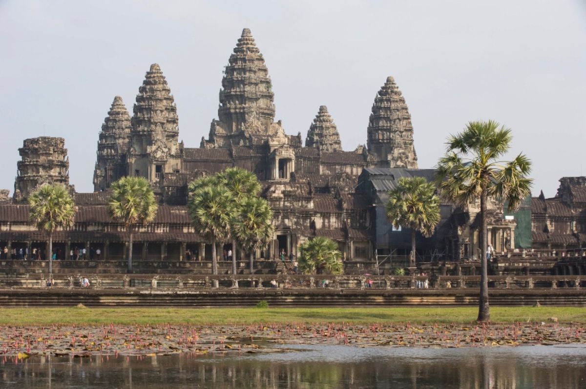 カンボジア　シェムリアップ
●アンコール・ワット（世界遺産）
●アンコール...